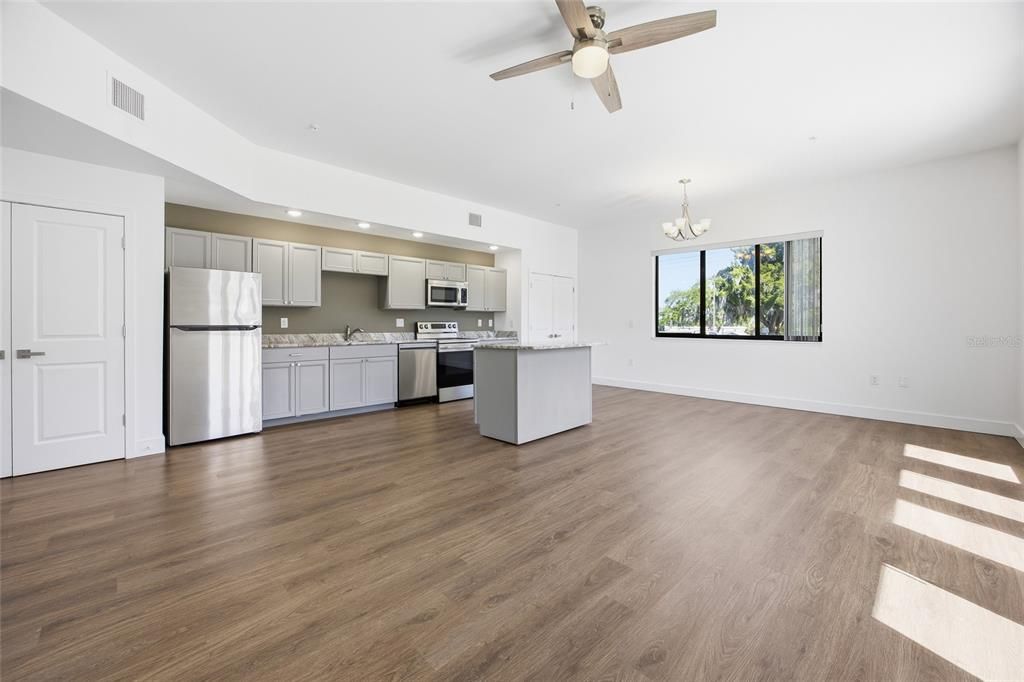 For Rent: $1,450 (1 beds, 1 baths, 997 Square Feet)