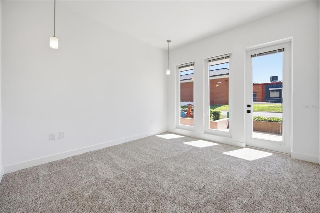 For Rent: $1,450 (1 beds, 1 baths, 997 Square Feet)