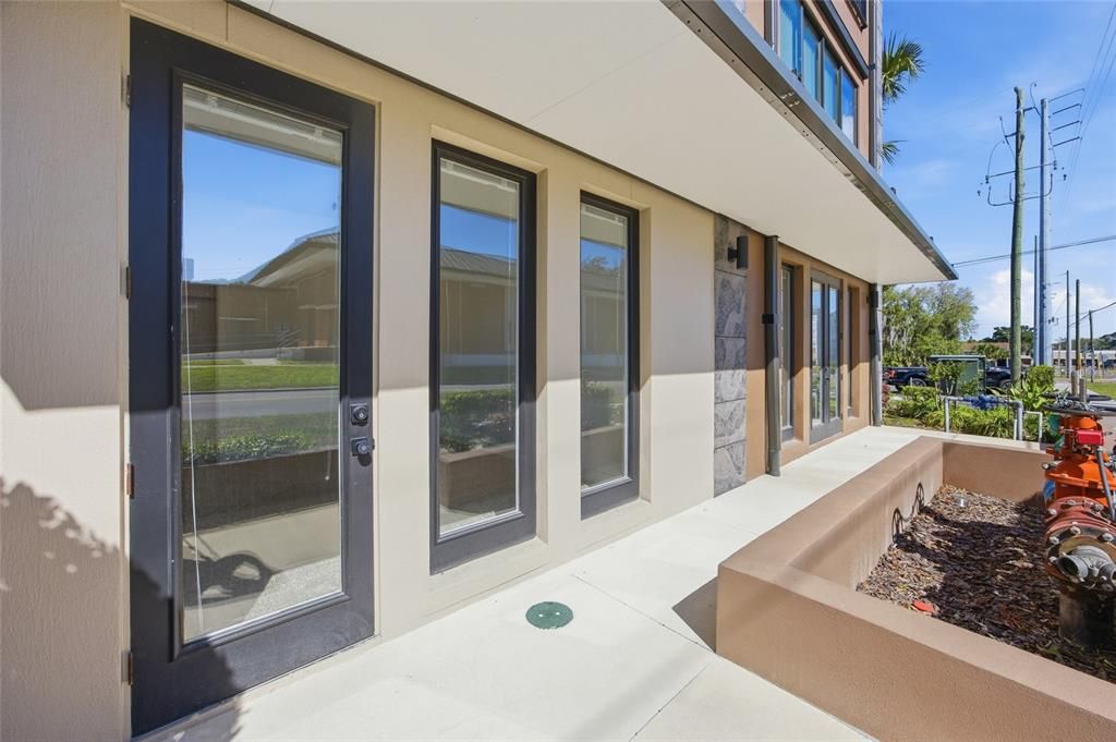 For Rent: $1,450 (1 beds, 1 baths, 997 Square Feet)