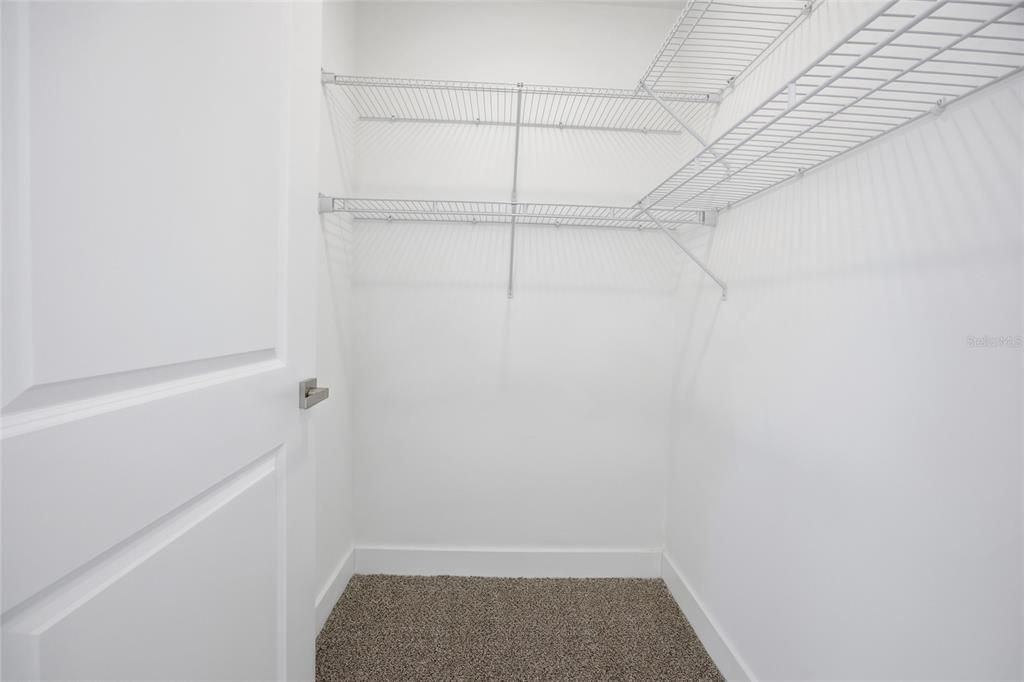 For Rent: $1,450 (1 beds, 1 baths, 997 Square Feet)