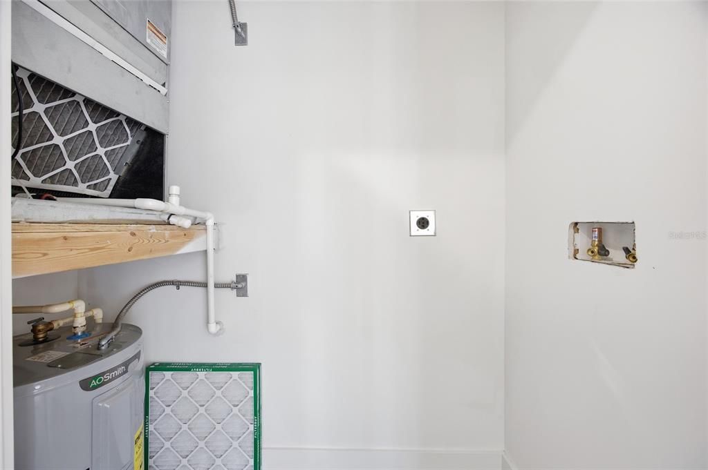 For Rent: $1,450 (1 beds, 1 baths, 997 Square Feet)