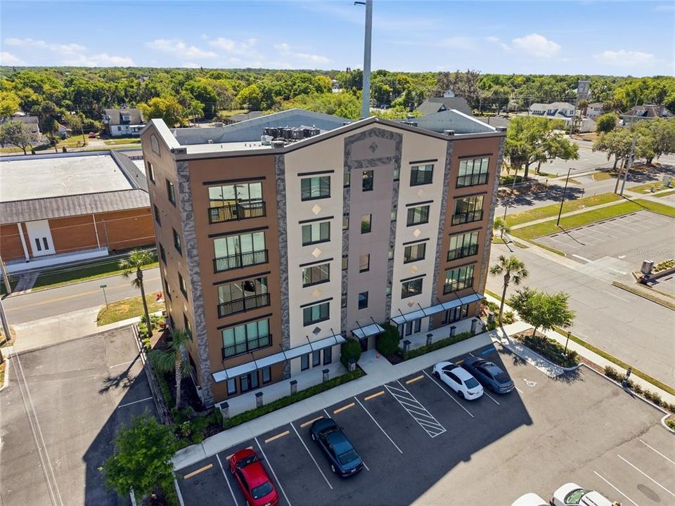 For Rent: $1,450 (1 beds, 1 baths, 997 Square Feet)