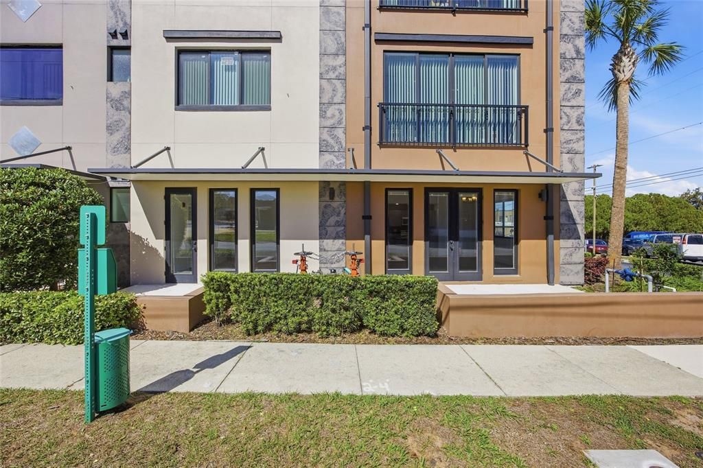 For Rent: $1,450 (1 beds, 1 baths, 997 Square Feet)