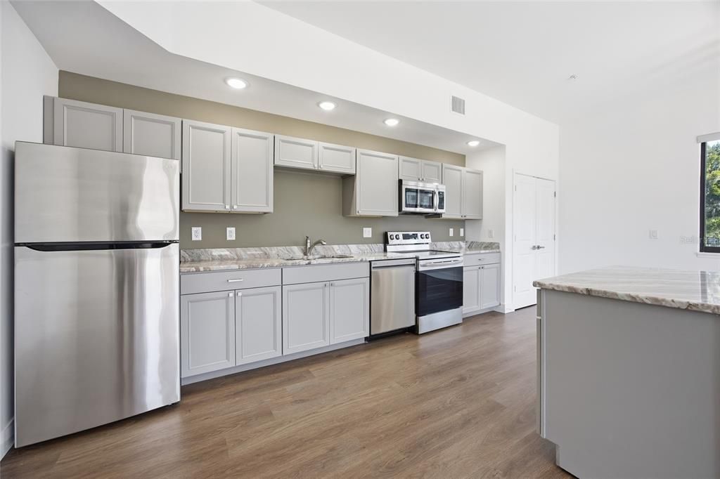 For Rent: $1,450 (1 beds, 1 baths, 997 Square Feet)