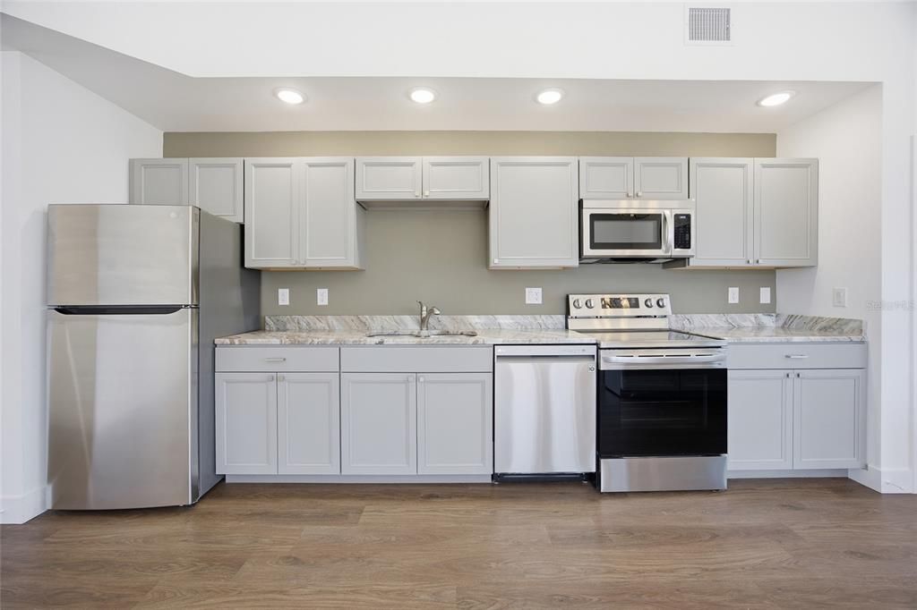 For Rent: $1,450 (1 beds, 1 baths, 997 Square Feet)