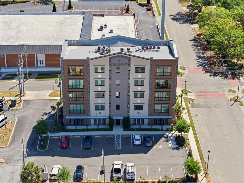 For Rent: $1,450 (1 beds, 1 baths, 997 Square Feet)