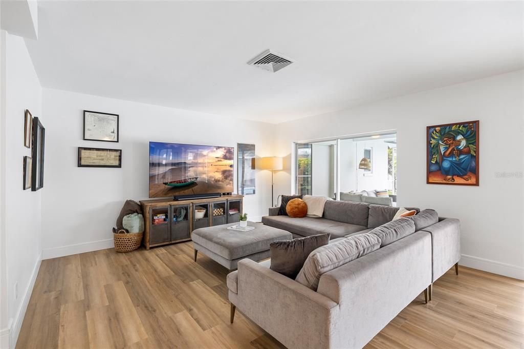 Active With Contract: $750,000 (4 beds, 2 baths, 2702 Square Feet)
