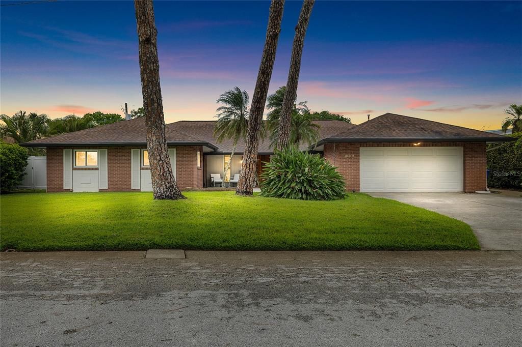 Active With Contract: $750,000 (4 beds, 2 baths, 2702 Square Feet)