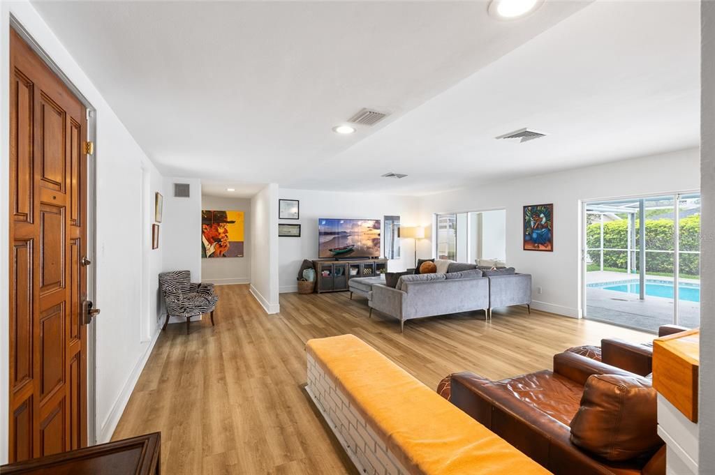 Active With Contract: $750,000 (4 beds, 2 baths, 2702 Square Feet)