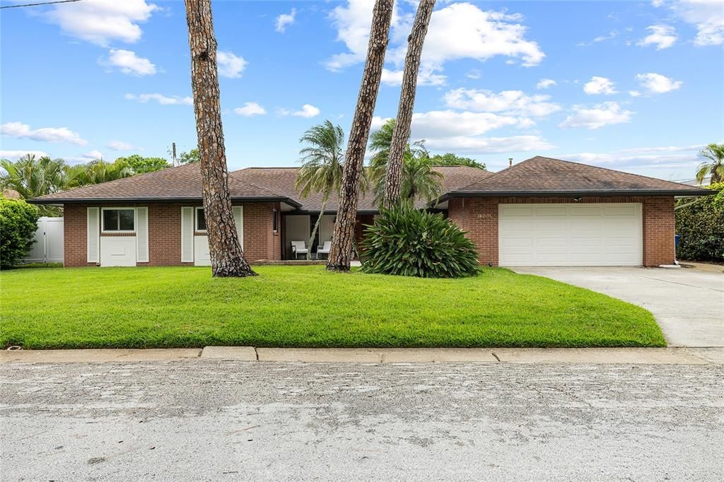 Active With Contract: $750,000 (4 beds, 2 baths, 2702 Square Feet)