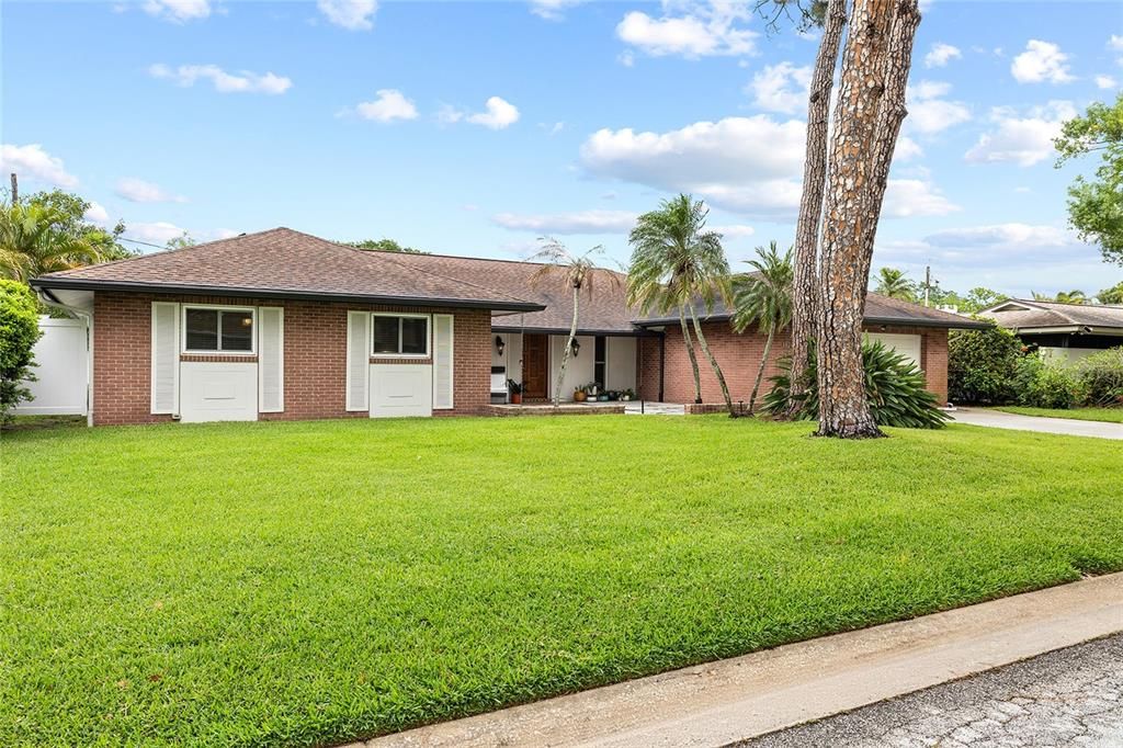 Active With Contract: $750,000 (4 beds, 2 baths, 2702 Square Feet)