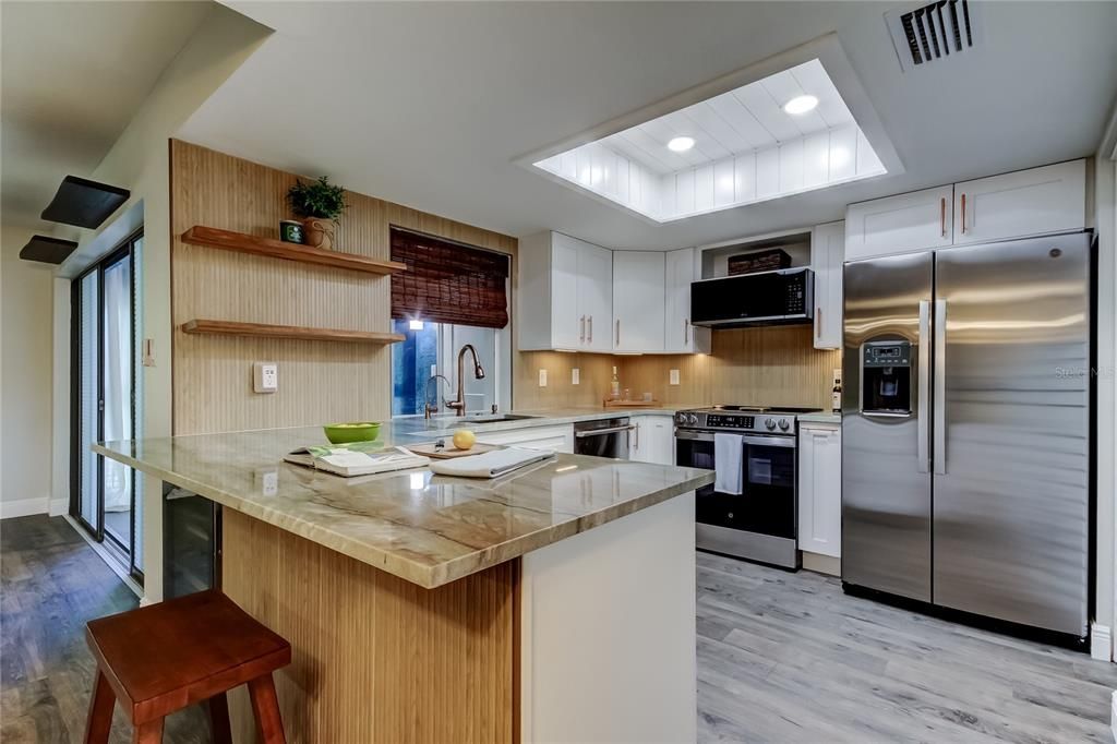 For Rent: $2,675 (1 beds, 1 baths, 805 Square Feet)