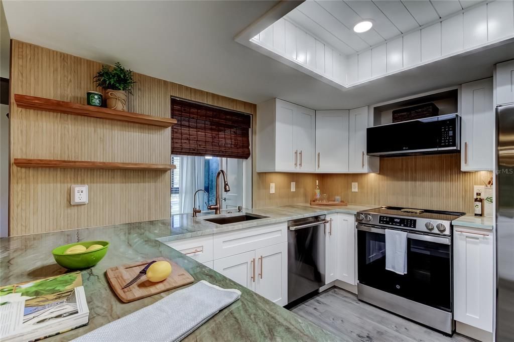 For Rent: $2,675 (1 beds, 1 baths, 805 Square Feet)