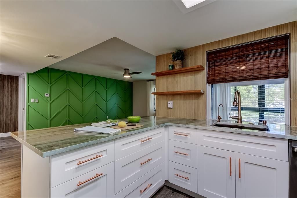 For Rent: $2,675 (1 beds, 1 baths, 805 Square Feet)