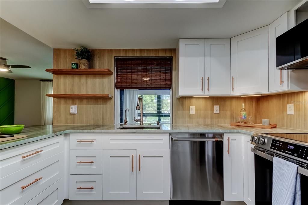 For Rent: $2,675 (1 beds, 1 baths, 805 Square Feet)