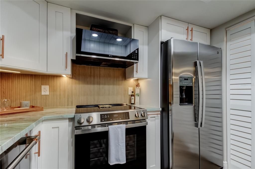 For Rent: $2,675 (1 beds, 1 baths, 805 Square Feet)