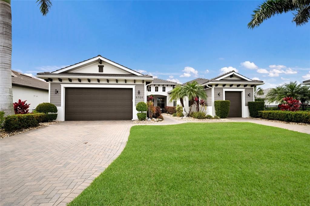 En Venta: $949,999 (3 camas, 3 baños, 2738 Pies cuadrados)