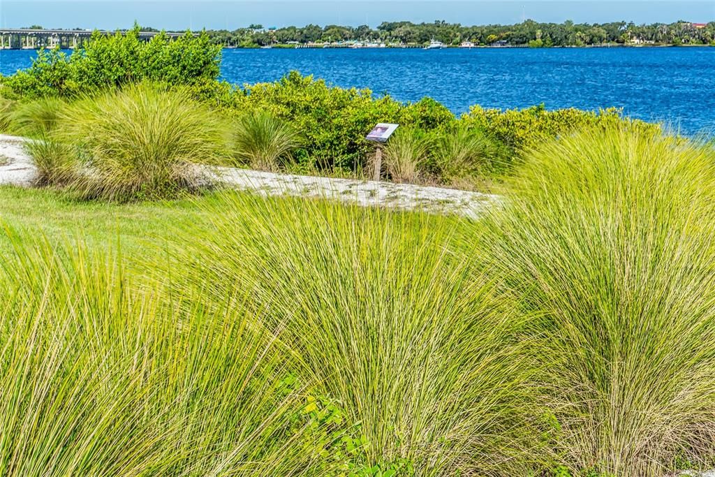 En Venta: $949,999 (3 camas, 3 baños, 2738 Pies cuadrados)