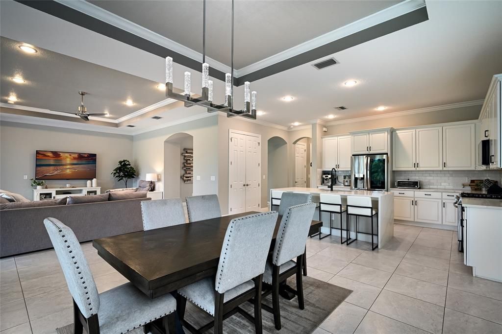 En Venta: $949,999 (3 camas, 3 baños, 2738 Pies cuadrados)