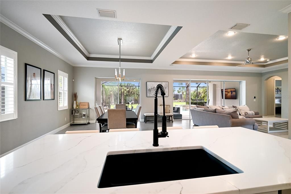En Venta: $949,999 (3 camas, 3 baños, 2738 Pies cuadrados)