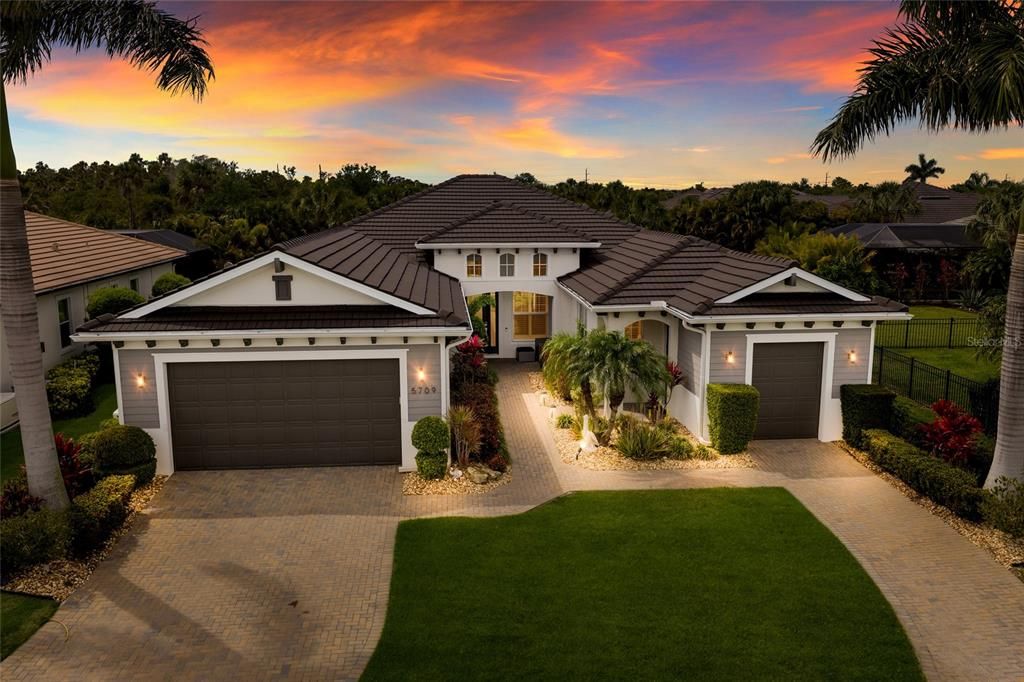 En Venta: $949,999 (3 camas, 3 baños, 2738 Pies cuadrados)