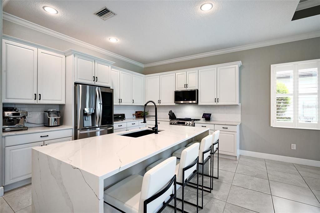 En Venta: $949,999 (3 camas, 3 baños, 2738 Pies cuadrados)