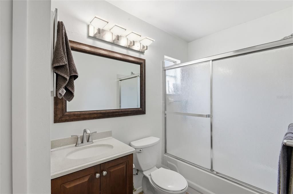 Activo con contrato: $445,000 (3 camas, 2 baños, 1235 Pies cuadrados)