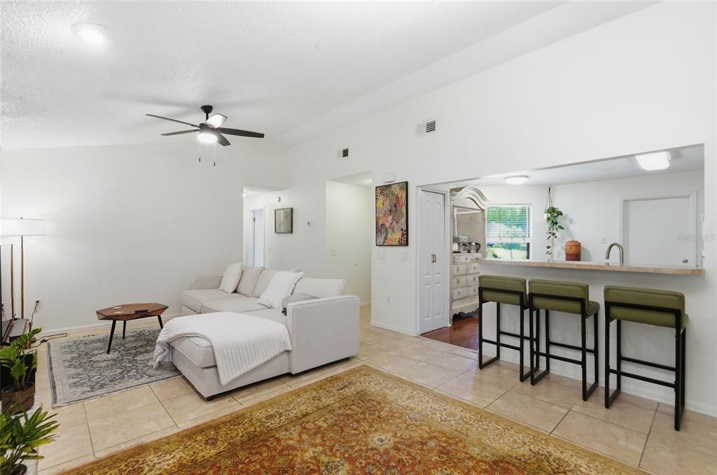 Activo con contrato: $445,000 (3 camas, 2 baños, 1235 Pies cuadrados)