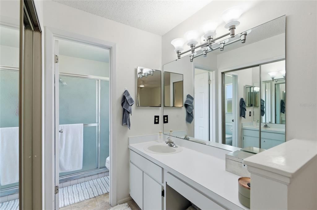 Activo con contrato: $445,000 (3 camas, 2 baños, 1235 Pies cuadrados)