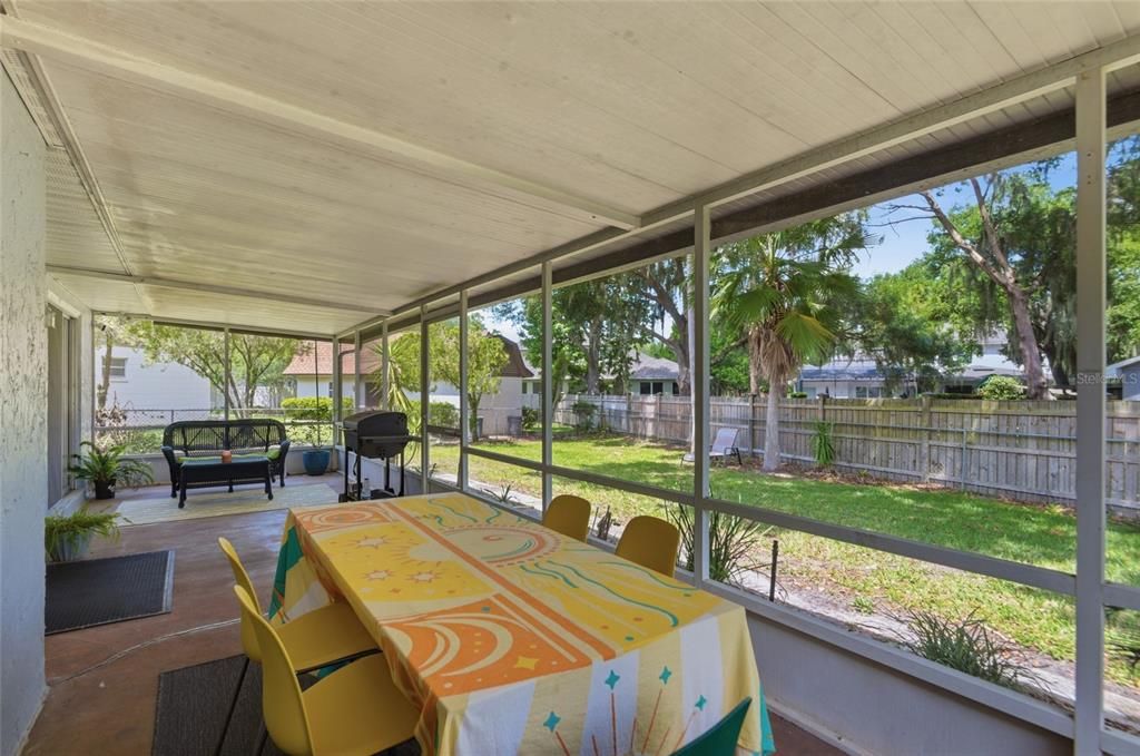 Activo con contrato: $445,000 (3 camas, 2 baños, 1235 Pies cuadrados)