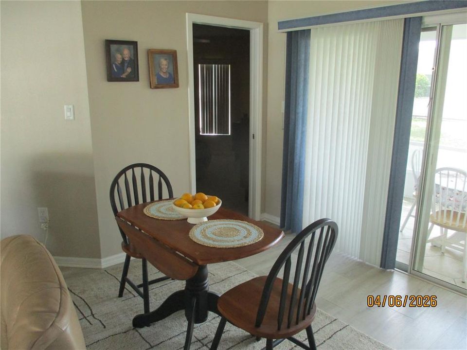 待售: $282,900 (2 贝兹, 2 浴室, 1378 平方英尺)