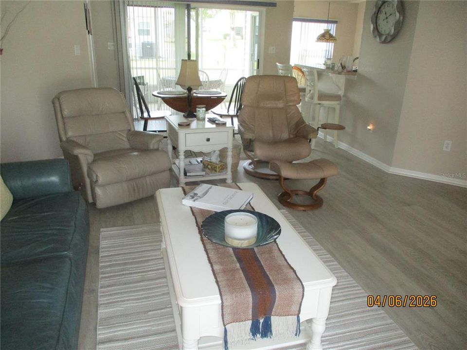 待售: $282,900 (2 贝兹, 2 浴室, 1378 平方英尺)