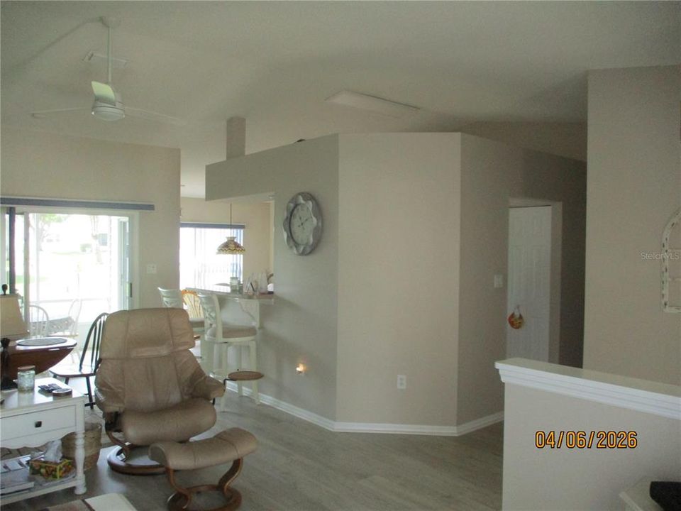 待售: $282,900 (2 贝兹, 2 浴室, 1378 平方英尺)