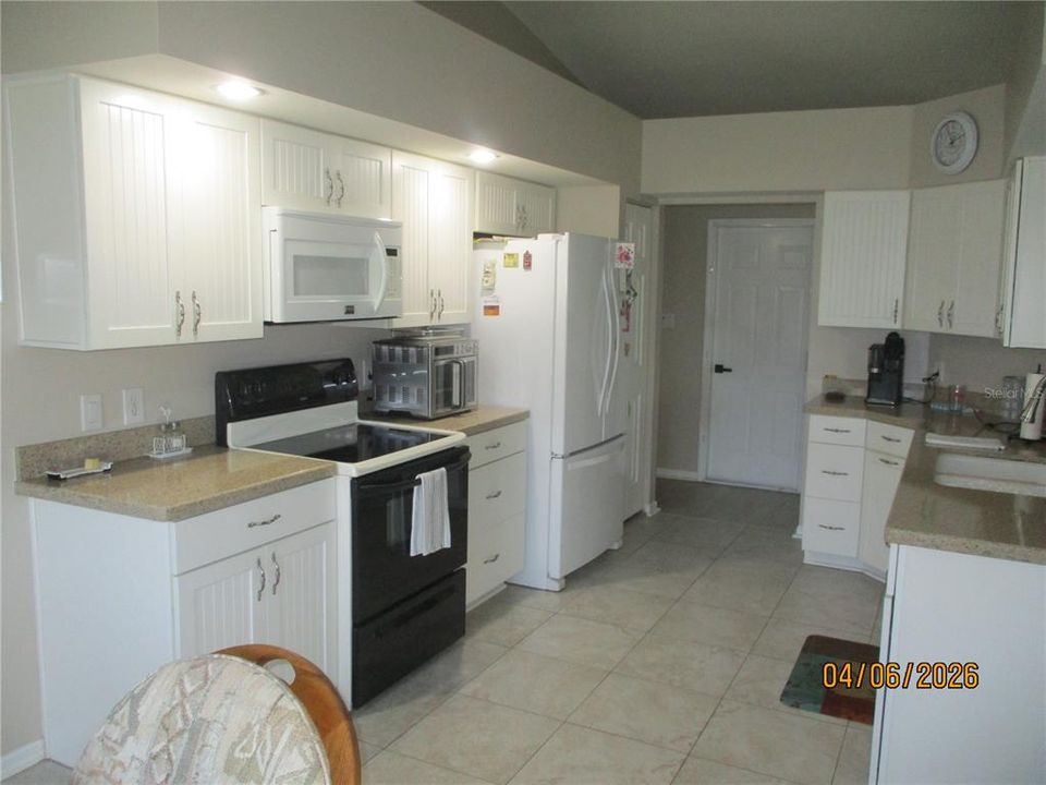 待售: $282,900 (2 贝兹, 2 浴室, 1378 平方英尺)