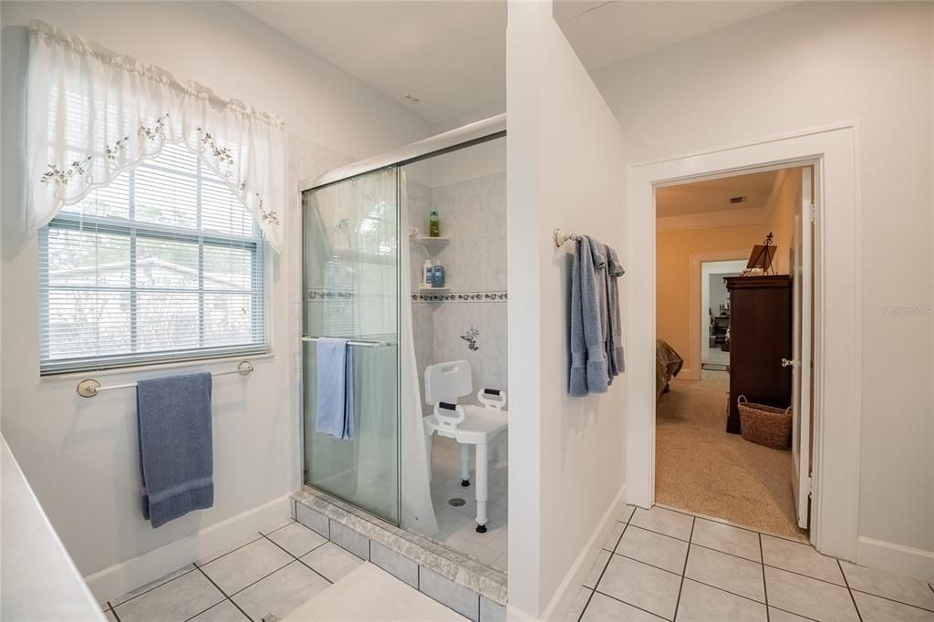 Activo con contrato: $265,000 (2 camas, 3 baños, 1621 Pies cuadrados)