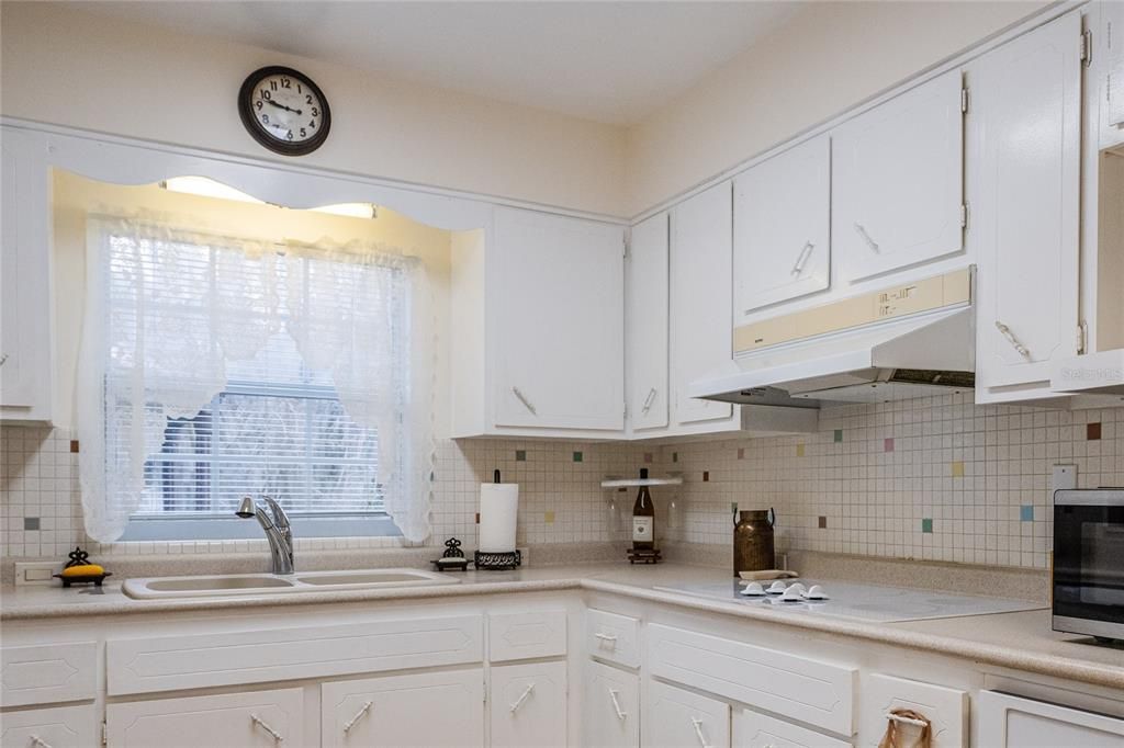 Activo con contrato: $265,000 (2 camas, 3 baños, 1621 Pies cuadrados)