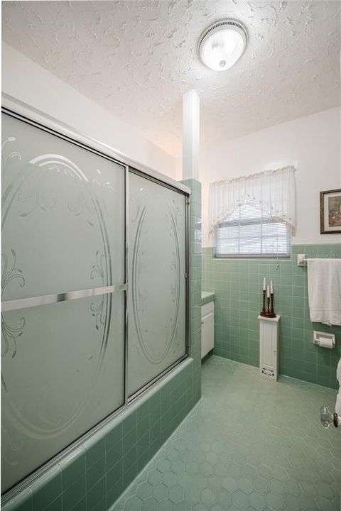 Activo con contrato: $265,000 (2 camas, 3 baños, 1621 Pies cuadrados)