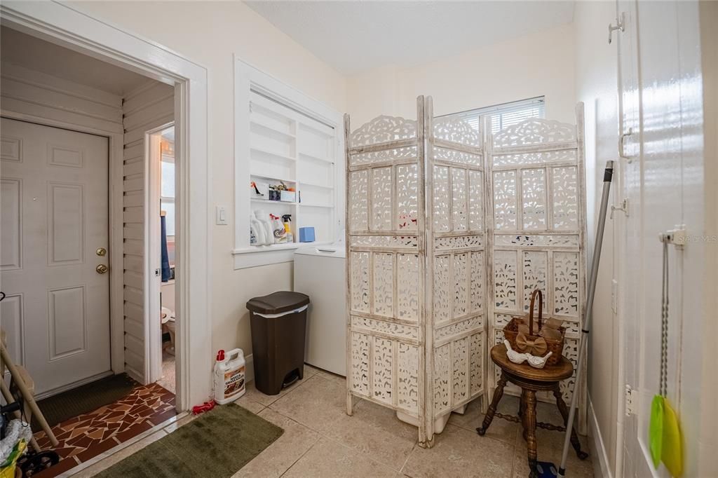 Activo con contrato: $265,000 (2 camas, 3 baños, 1621 Pies cuadrados)