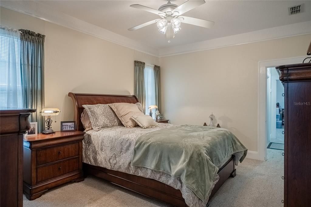 Activo con contrato: $265,000 (2 camas, 3 baños, 1621 Pies cuadrados)