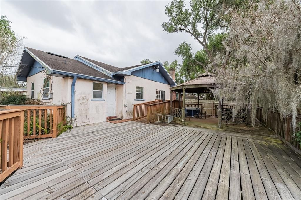 Activo con contrato: $265,000 (2 camas, 3 baños, 1621 Pies cuadrados)