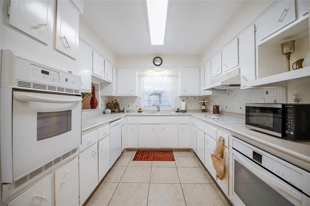 Activo con contrato: $265,000 (2 camas, 3 baños, 1621 Pies cuadrados)
