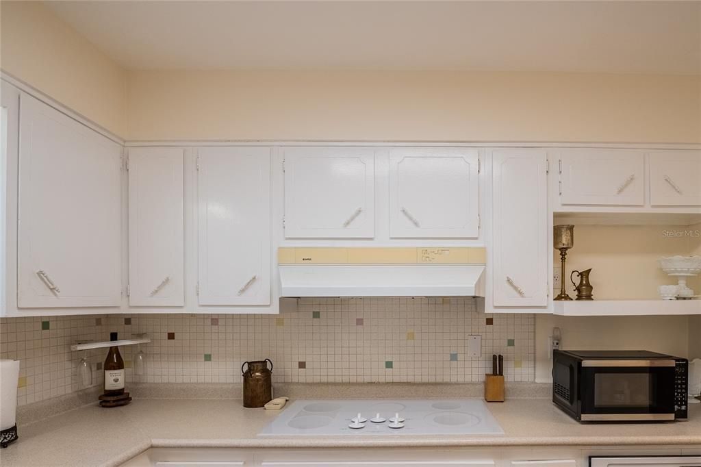 Activo con contrato: $265,000 (2 camas, 3 baños, 1621 Pies cuadrados)