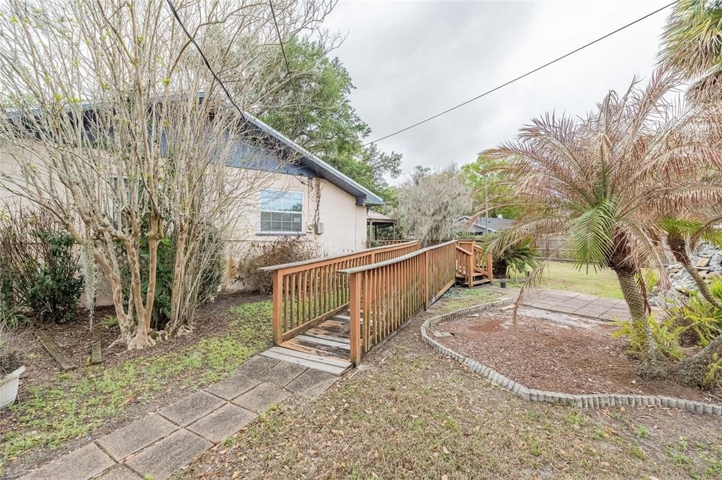 Activo con contrato: $265,000 (2 camas, 3 baños, 1621 Pies cuadrados)