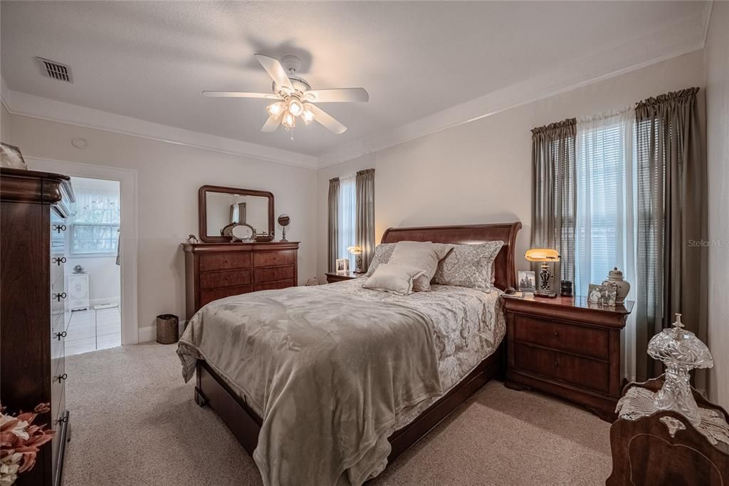 Activo con contrato: $265,000 (2 camas, 3 baños, 1621 Pies cuadrados)
