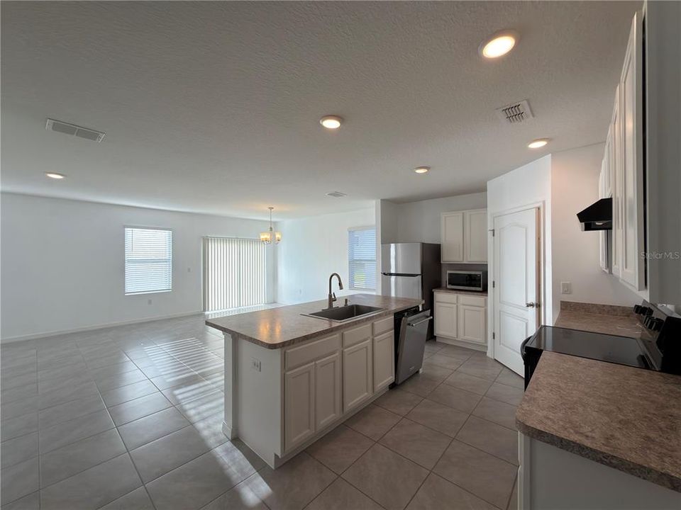 Active With Contract: $2,200 (4 beds, 2 baths, 1732 Square Feet)