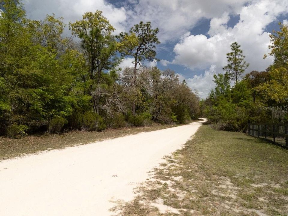 На продажу: $22,900 (1.02 acres)