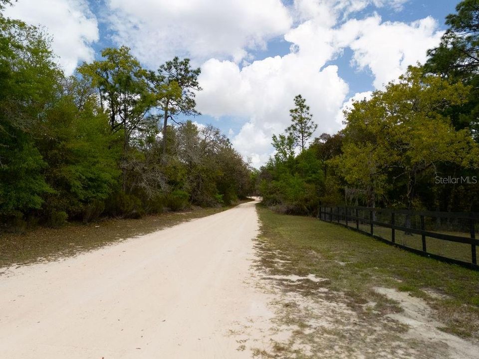 На продажу: $22,900 (1.02 acres)