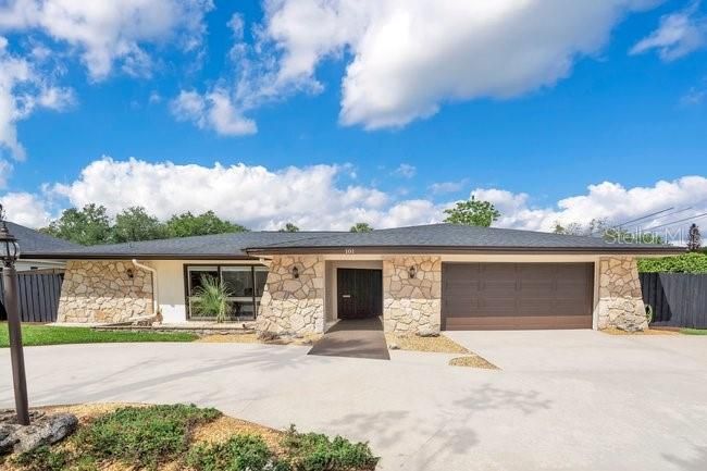 Activo con contrato: $769,000 (4 camas, 2 baños, 2413 Pies cuadrados)