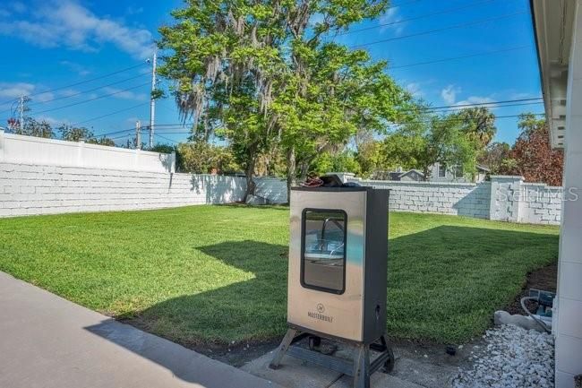 Activo con contrato: $769,000 (4 camas, 2 baños, 2413 Pies cuadrados)