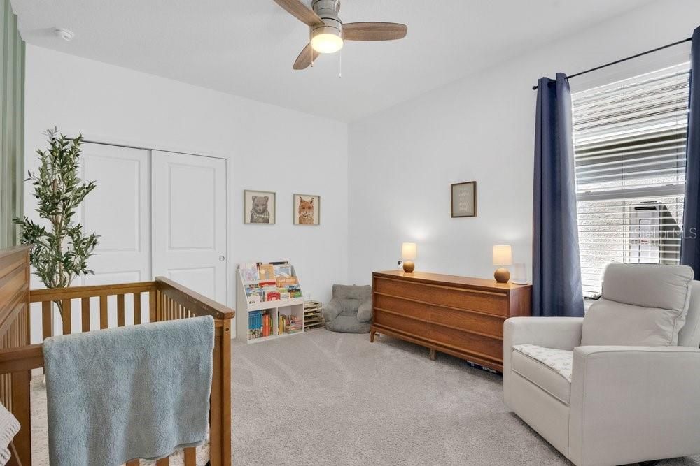 Activo con contrato: $549,000 (4 camas, 3 baños, 2713 Pies cuadrados)